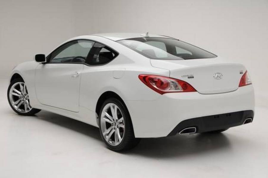  Hyundai Genesis Coupe 2.0T R-Spec 2010 года  (фото 4 из 4)